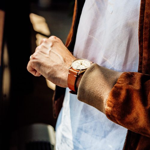 hirsch-bagnore-brown-lifestyle-male-high-05-watchstrap-scaled