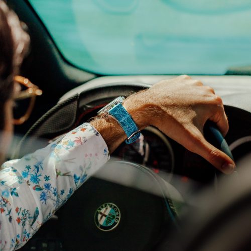 hirsch-luxury-lifestyle-genuine-croco-light-blue-01-scaled